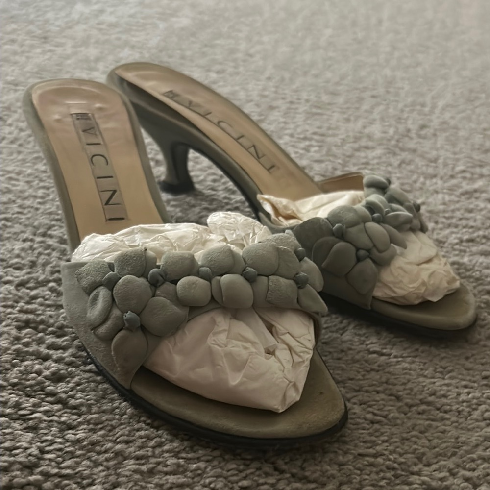 Vicini Gray Heeled Shoes with Elegant Design